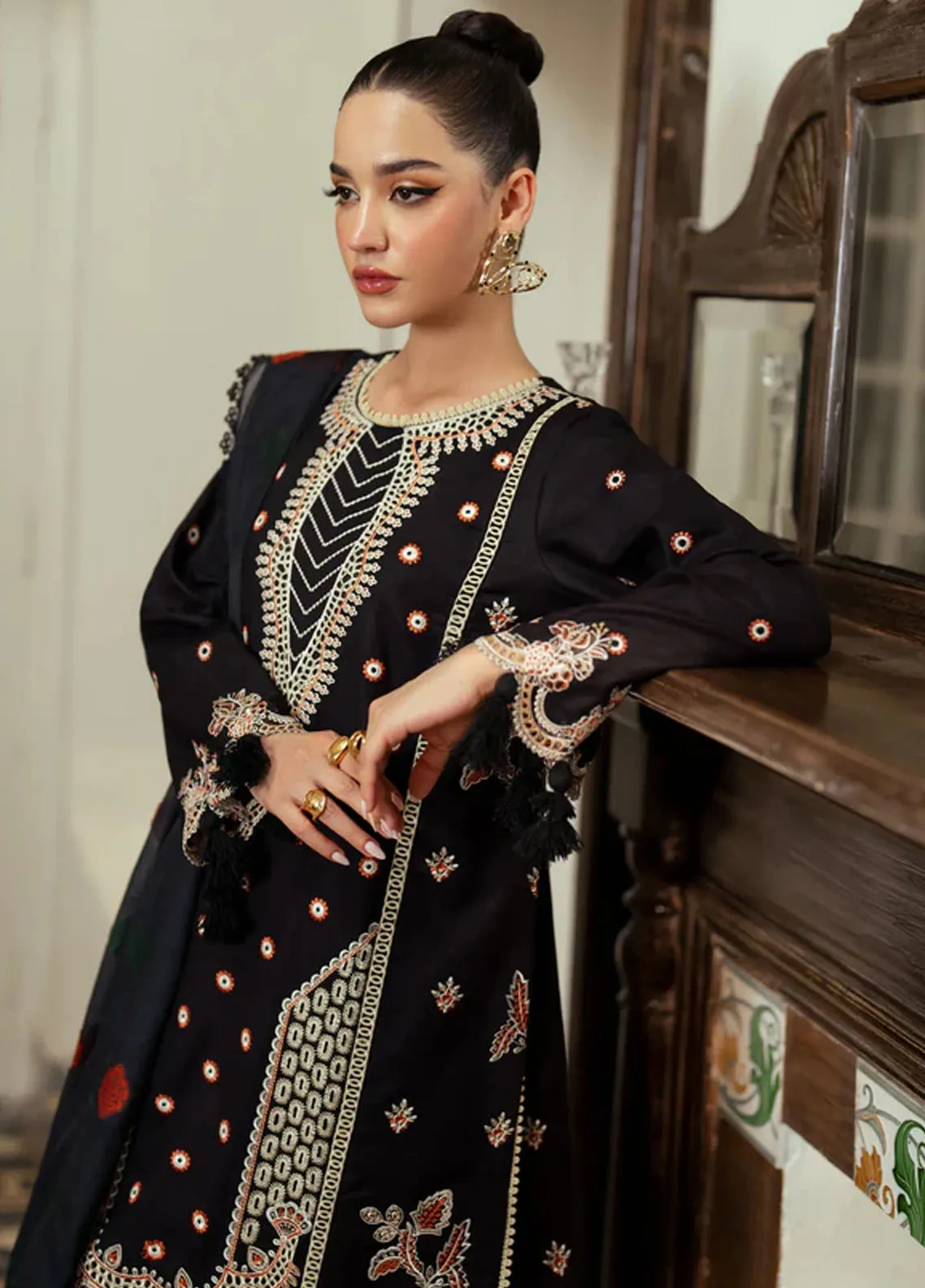 miraal-by-aabyaan-embroidered-chikankari-suit-unstitched-3-piece-aby24m-av-09-fatin-winter-collection_2